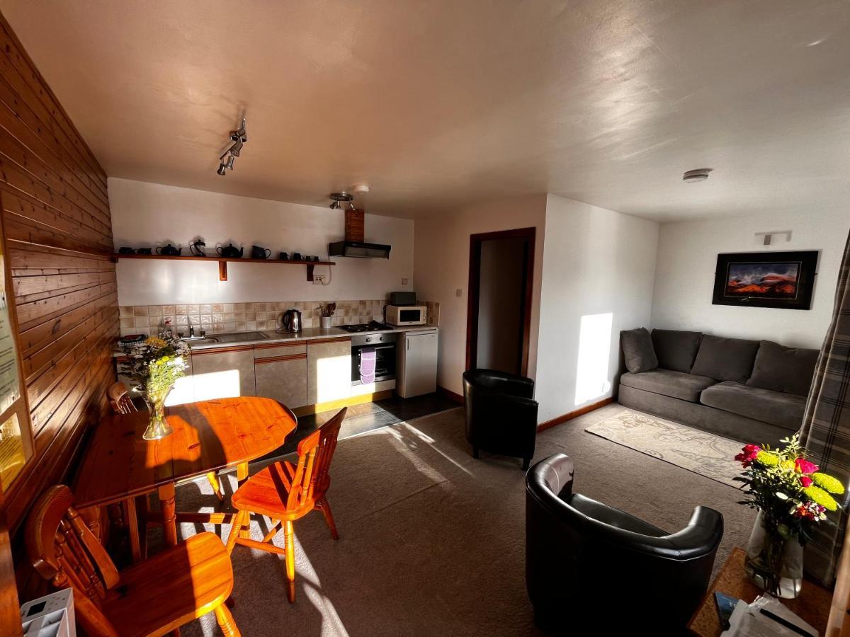 Snowgoose Apartments & Bunkhouse フォート・ウィリアム エクステリア 写真