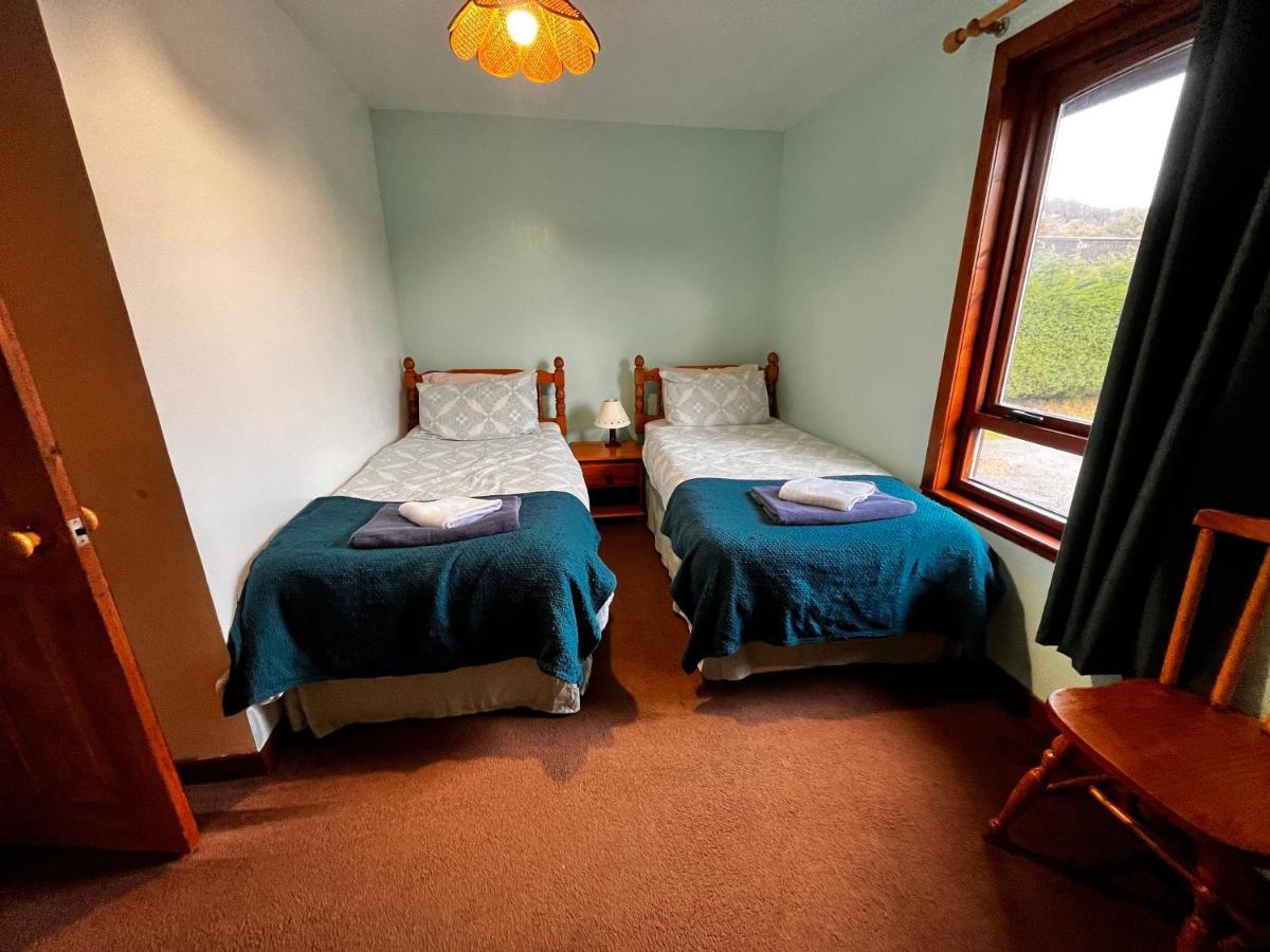 Snowgoose Apartments & Bunkhouse フォート・ウィリアム エクステリア 写真